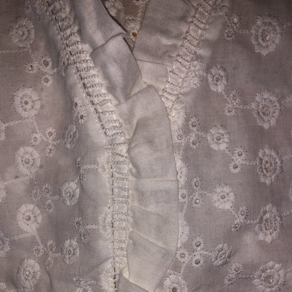 Brand New Adiva Women's White Eyelet Sleeveless Buttondown Blouse - Picture 4 of 7